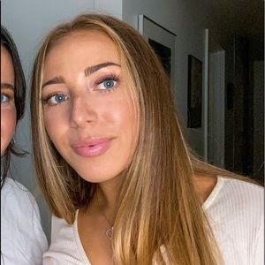 Meet your Posher, Caroline